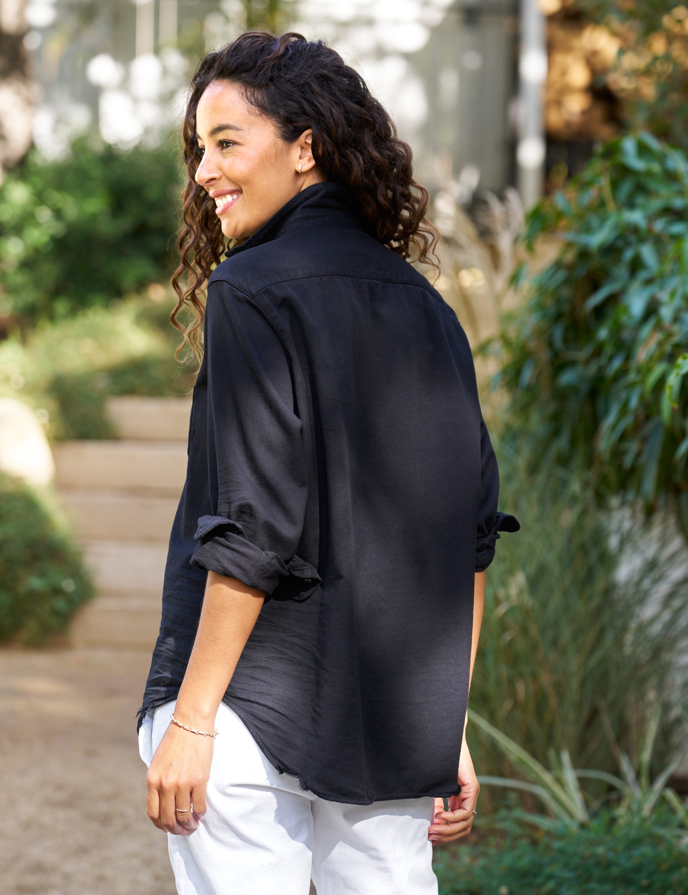 公式の店舗 Eileen, Relaxed Button-Up Shirt, Black Denim – ReLoved by トップス